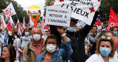 العاملون بالصحة فى فرنسا يحتفلون بالعيد الوطنى بشكل خاص ..تظاهرات ضد ماكرون