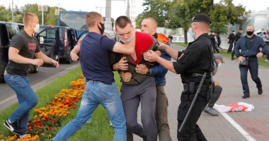 محكمة بروسيا البيضاء تحبس أحد زعماء المعارضة 10 أيام لاستكمال التحقيقات