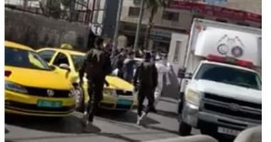 لحظة ضبط سائق فلسطينى مصاب بكورونا بعد هروبه من الحجر  بمدينة الخليل..فيديو