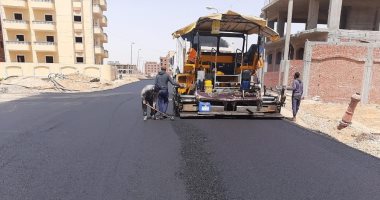 الإسكان: تنفيذ أعمال الطرق في مشروعات محدودى الدخل بمدينة العاشر من رمضان