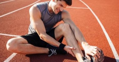 لتخفيف تقلصات العضلات.. 5 علاجات للتغلب على الألم