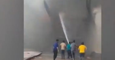 فيديو متداول يظهر حريقا هائلا فى مصنع للسفن بمدينة بوشهر الإيرانية