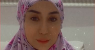 المطربة البحرينية حنان رضا ترتدى الحجاب وتتلو القرآن بعد أزمة نشر صور فاضحة