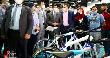 توافد المواطنين لاستلام الدراجات المدعومة من وزارة الرياضة 