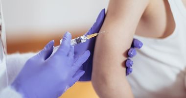 استشارى يوضح قائمة تطعيمات ضرورية للكبار والأطفال قبل الشتاء