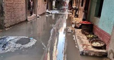 سكان شارع أحمد رياض بترسا المنيب يستغيثون من انتشار مياه الصرف الصحى