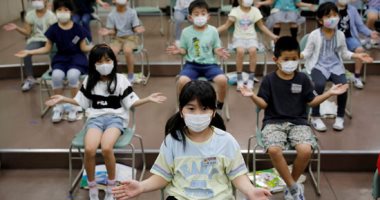 صور..اليابان تفرض تدابير احترازية صارمة داخل المدارس خوفا من عودة كورونا