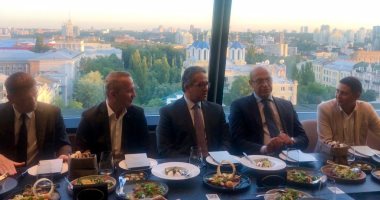 عمدة كييف يستقبل وزير السياحة والآثار على حفل عشاء مع كبرى منظمى الرحلات السياحية
