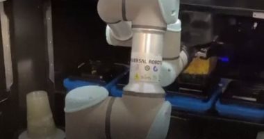 روبوتات حديثة تحضر الطعام والمشروبات بدلاً عن البشر فى مطاعم أمريكا.. فيديو