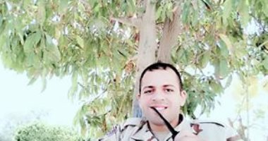"كلنا جيش مصر".. "عماد" يشارك بصورته بالزى العسكرى أثناء الخدمة بالجيش