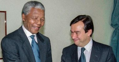 جوتيريس يستعيد ذكرياته بصورة مع نيلسون مانديلا: "مصدر إلهام للعدالة"