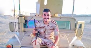 "كلنا جيش مصر".. "محمد" يشارك بصورته بالزى العسكرى أثناء الخدمة بالجيش