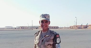 "كلنا جيش مصر".. نور شاهين يشارك صحافة المواطن بصورته بالزى العسكرى
