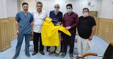 نقابة الأطباء تهدى 50 بدلة عزل واقية للأطقم الطبية بجنوب سيناء