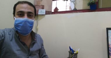 "أحمد" من القاهرة يشارك صورته بالكمامة التزاما بالإجراءات الوقائية للحد من كورونا