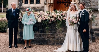 الأميرة بياتريس تحتفل بزفافها بفستان وتاج جدتها الملكة إليزابيث