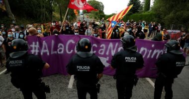 المئات يتظاهرون فى إسبانيا رفضا لقيود ارتداء الكمامات