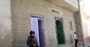 فيديو.. لحظة اقتحام الداخلية لمنزل أشهر تاجر سلاح فى سوهاج