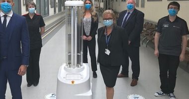 المستشفيات البريطانية تستعين بروبوتات تعقيم لقتل فيروس كورونا.. فيديو وصور