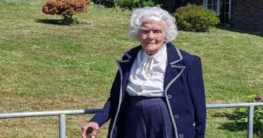 سيدة مسنة تجمع تبرعات لمؤسسة القلب البريطانية عبر المشى.. عمرها 104 أعوام