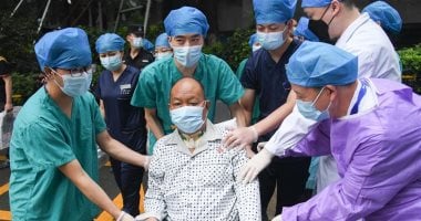 خروج مريض صينى من مستشفى بوهان خضع لعملية زراعة رئتين بسبب إصابته بكوفيد 19