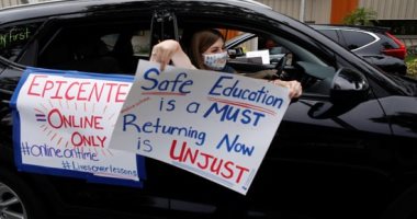 مسيرة بالسيارات وبمشاركة الأطفال ..معلمو فلوريدا يحتجون بطريقة خاصة ضد عودة المدارس