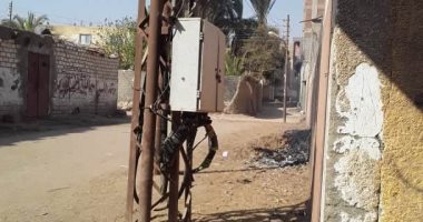 أهالى نجع النصرة بسوهاح يناشدون نقل وحدة توزيع كهرباء بعيدا عن الأطفال