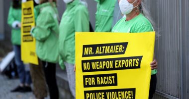 تظاهرات فى ألمانيا ضد استخدام الشرطة الأمريكية الأسلحة لمواجهة المحتجين