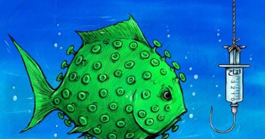 كاريكاتير صحيفة إماراتية.. العالم يترقب لقاح لكورونا يصطاد الفيروس كاصطياد السمكة