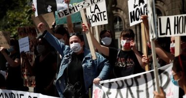 عشرات النساء يتظاهرن فى باريس ضد وزير الداخلية بعد إدانته فى قضية اغتصاب