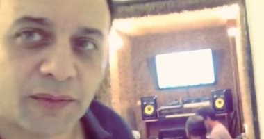 مصطفى قمر يفاجئ حميد الشاعرى بفيديو سيلفى..ويعلق:"شوفتوا الكابو اتخض إزاى"