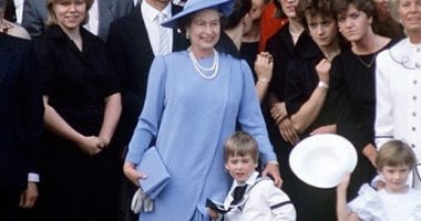 الملكة إليزابيث تجرى وراء حفيدها وليام لتعلقه بسيارة زفاف عمه قبل 34 عاما