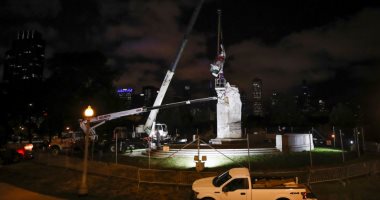 سلطات شيكاغو الأمريكية تزيل تمثالين لكريستوفر كولومبوس.. فيديو 