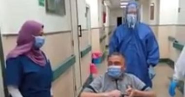 مستشفى الباجور يحتفل بخروج حالتين من كبار السن عقب تعافيهما من كورونا.. فيديو وصور