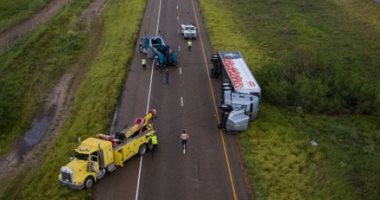 إيقاف حركة المرور فى ولاية تكساس الأمريكية بسبب انقلاب شاحنة