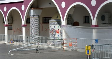 صور.. العثور على رسوم جنسية وعبارات كراهية على واجهة مسجد أجين الفرنسى 