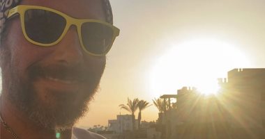 بعد صورة الطفولة مع والده.. أحمد السعدني يقضي عطلته الصيفية تحت أشعة الشمس "صورة"