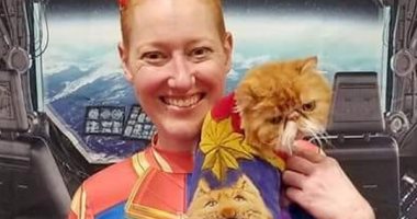 أمريكية تستقيل من وظيفتها المكتبية للرسم على أجسام القطط ..فازت بـ10جوائز