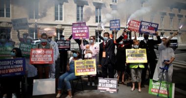 وقفة احتجاجية للآباء والآمهات فى باريس ضد مشروع قانون حرية الإنجاب