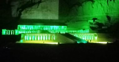 صور.. إضاءة معبد حتشبسوت بالأخضر احتفالا باليوم العالمى لالتهاب الكبد الوبائى