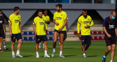 لاعبو برشلونة يستعدون لمواجهة نابولى واستمرار غياب ميلو.. صور