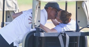 جينيفر لوبيز وقبلة من خطيبها اليكس فى ملعب جولف بعد أيام من مناسبة سعيدة