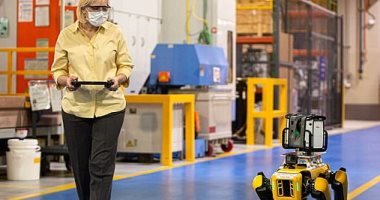 صورة شركة سيارات أمريكية تستأجر كلاب روبوتية لمسح مصنعها بأشعة الليزر