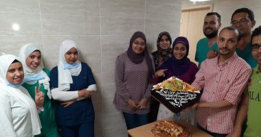 صور.. مستشفى الأقصر العام يحتفل بانتهاء عمل الفريق الرابع للعزل الصحى