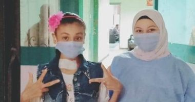 طفلة تتعافى من كورونا بعد غيبوبة عدة أسابيع بمستشفى الأحرار بالزقازيق.. صور