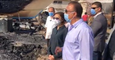 محافظ الإسكندرية يتفقد موقع حادث حريق ورش السفن بالأنفوشى.. فيديو