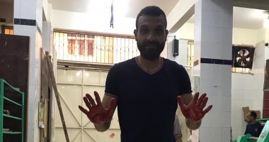 عمرو الحلوانى يظهر في مسقط رأسه ويذبح أضحية العيد.. فيديو وصور