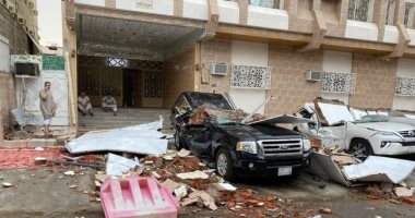 فيديو وصور جديدة لتحطم سيارات فى السعودية بسبب الرياح الشديدة