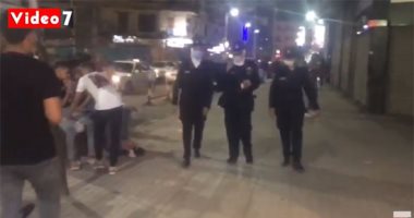 شاهد.. حملة ليلية بقيادة الشرطة النسائية علي السينمات وشوارع القاهرة