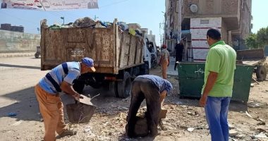 انتظام أعمال منظومة النظافة فى ثانى أيام عيد الأضحى بمدينة الشهداء المنوفية